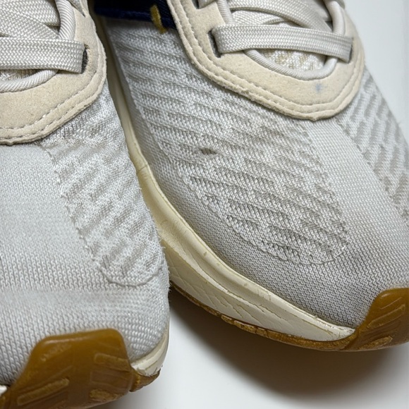 ✨ Tracksmith Eliot Runner ✨ in Ivory / Navy Unisex Men's 5.5 Women's 7 - Picture 7 of 17